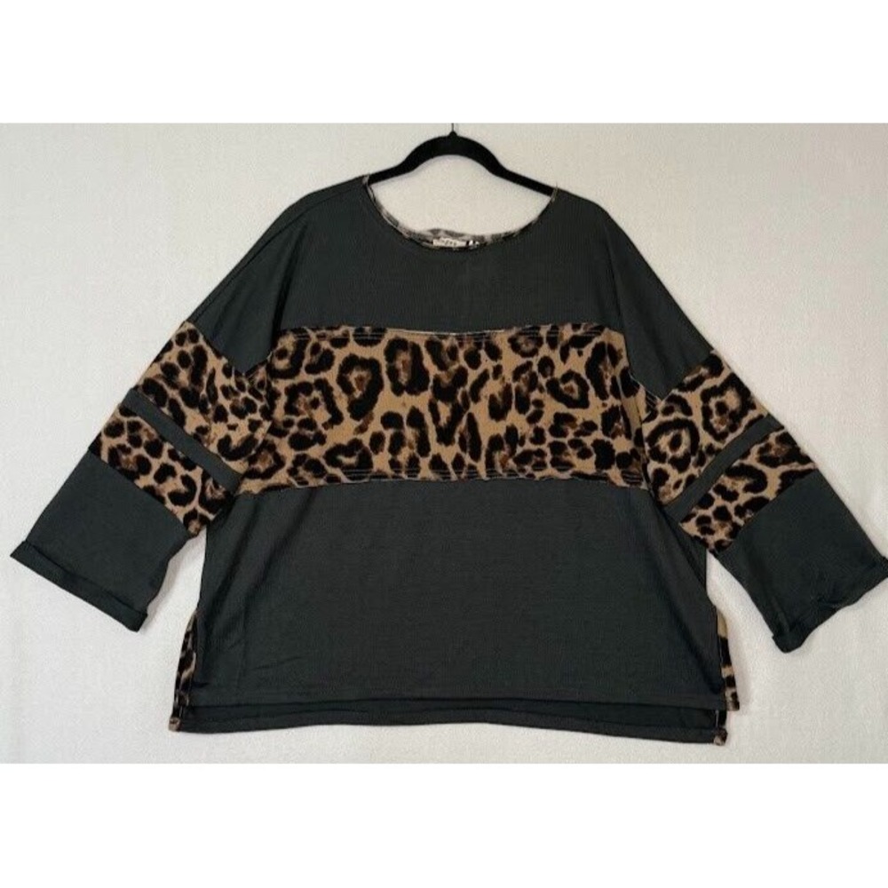 Umgee Women Sweater Medium Green Leopard Print Long Sleeve Crew Neck‎ Pullover